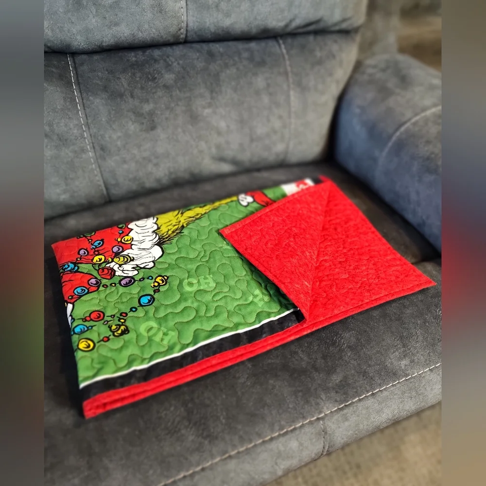 Christmas Grinch Quilt! New Handmade!  Child Size Throw / Wall Hanging 22